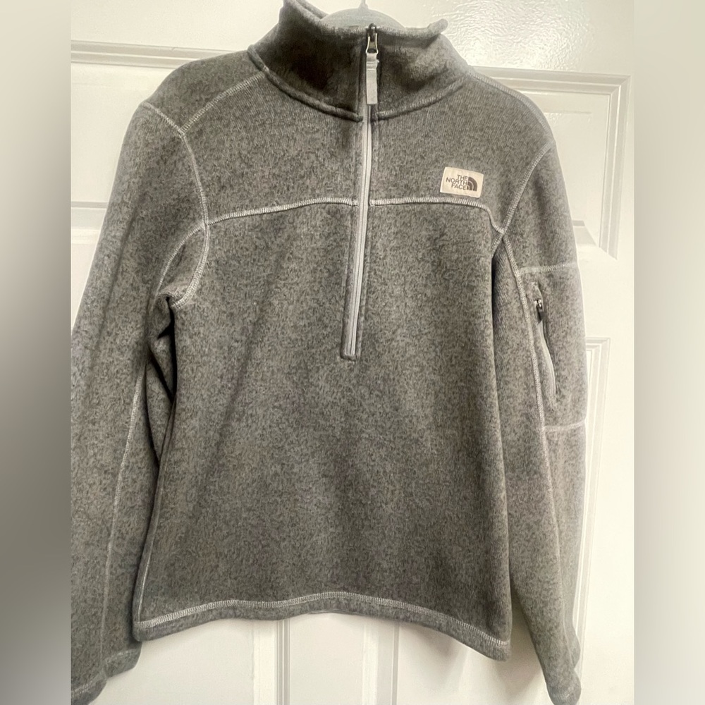 The North face men’s 1/2 zip jacket, size small, gray